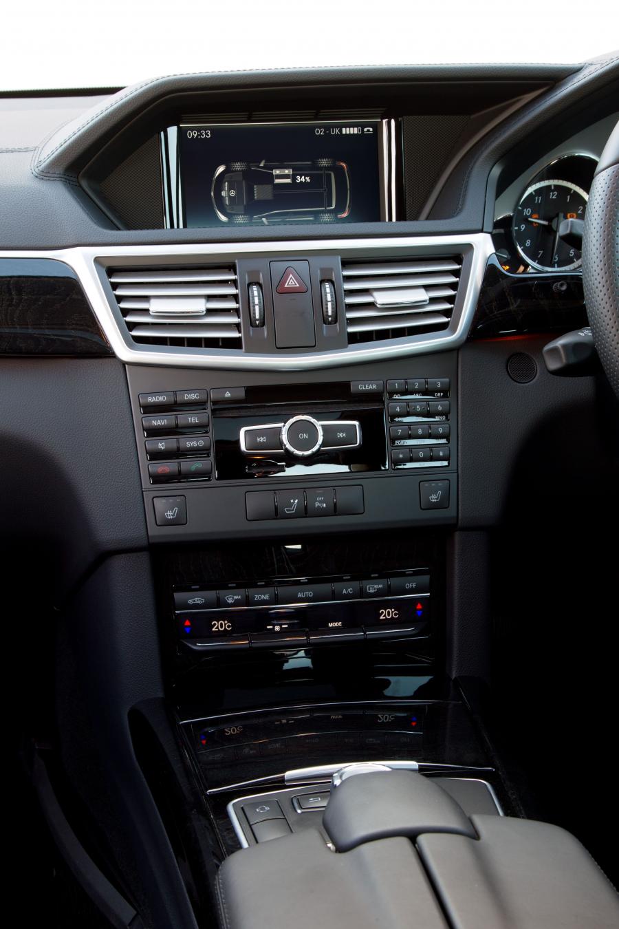  Mercedes-Benz E300 Hybrid Saloon 2012 года  (фото 18 из 58)